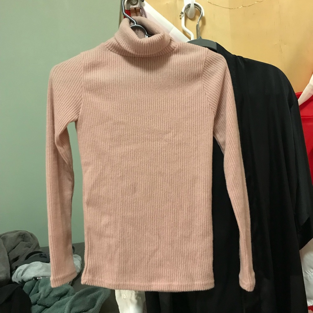 🌸 LIGHT PINK RIBBED TURTLENECK 🌸